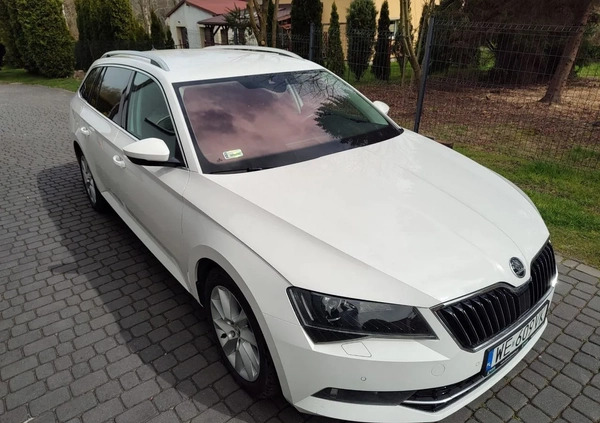 Skoda Superb cena 97899 przebieg: 121247, rok produkcji 2019 z Prudnik małe 562